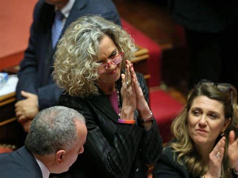 Coppie Gay La Corte Costituzionale Decide Sul Doppio Cognome Corriere It