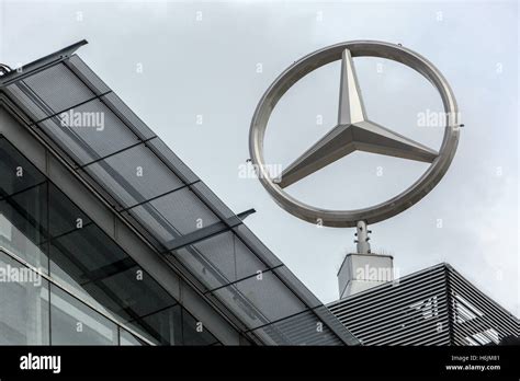 Signo De Mercedes Benz Fotografías E Imágenes De Alta Resolución Alamy