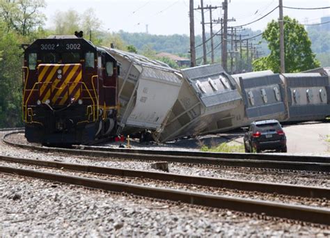 Freight Train Derails In Pittsburgh Days After Amtrak Crash Ny Daily News