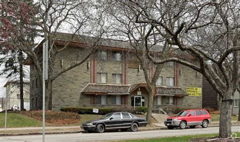 2920 W Highland Blvd Milwaukee Wi 53208 Apartments Milwaukee Wi