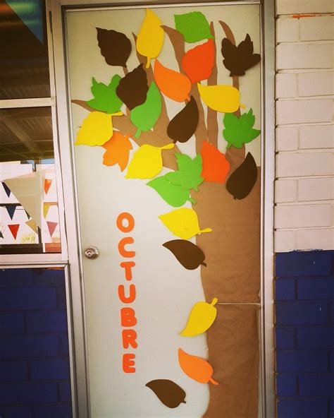 La puerta de mi aula en octubre Otoño en preescolar Puerta escola