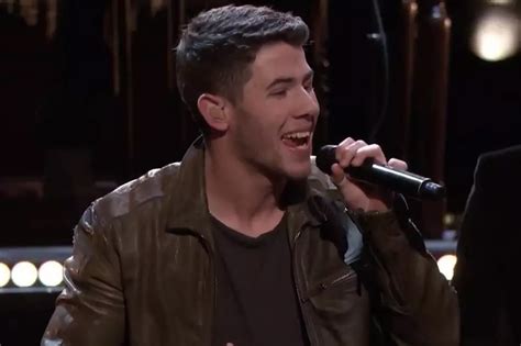 Nick Jonas + Top 8 Contestants Perform ‘Jealous’ on ‘The Voice’ [VIDEO]