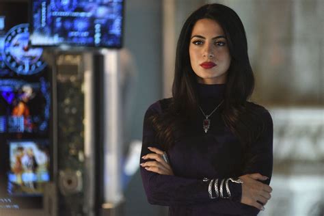 Emeraude Toubia As Isabelle Lightwood Shadowhunters 1x08 The Mortal