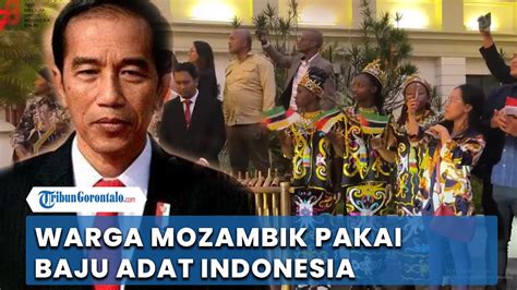 Jokowi Tiba Di Mozambik Disambut Dengan Musik Angklung Warga Lokal