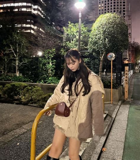 藤田ニコル、自身のブランドからの美脚映える定番コーデ！ 2枚目の写真・画像 Rbb Today