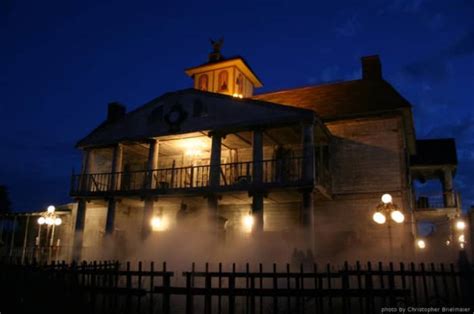 8 Of The Scariest Haunted Attractions In America Holidappy