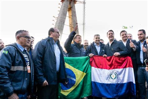 Pela sétima vez em Foz Bolsonaro visita obra da Ponte da Integração