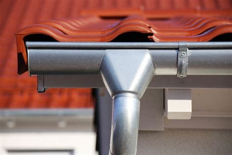 Key Factors To Consider When Choosing The Right Gutters