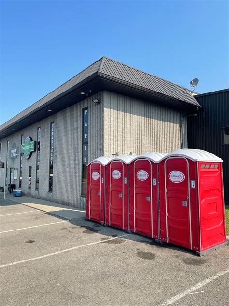 Hosting a Summer Event? Here’s Why You Might Need a Dumpster Bin