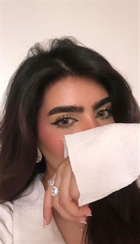 Pin By Aaa16 On افتارات بنات Arab Beauty Makeup Looks Tutorial