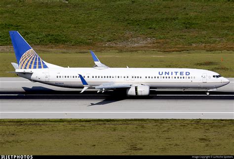 N Boeing Er United Airlines La Roche Spotters Jetphotos