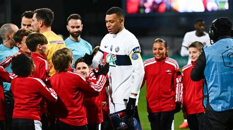 Revel PSG à quel joueur Kylian Mbappé a t il donné son maillot