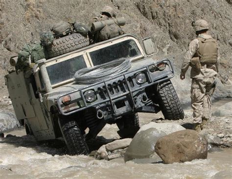 Humvee_in_difficult_terrain.jpg