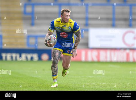 Josh Charnley 2 Of Warrington Wolves Runs With The Ball Stock Photo