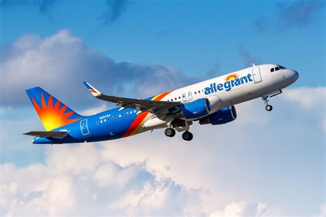 El Allegiant Airbus A320 regresa a Phoenix después del choque con un