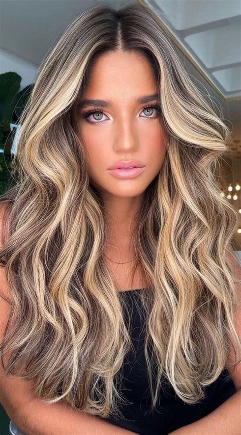 38 Best Hair Colour Trends 2022 That ll Be Big Surf Blonde Idéias