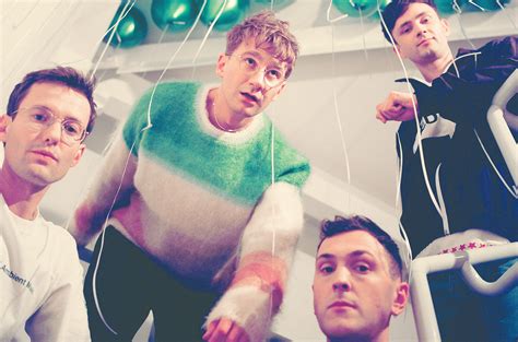 Đây là ca khúc tốn nhiều thời gian nhất để leo lên vị trí quán quân Billboard Hot 100