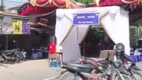 Viral Tenda Hajatan Di Tengah Jalan