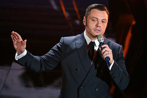 Tiziano Ferro celebra 7 años de la última copa Recuerdo de pesadilla