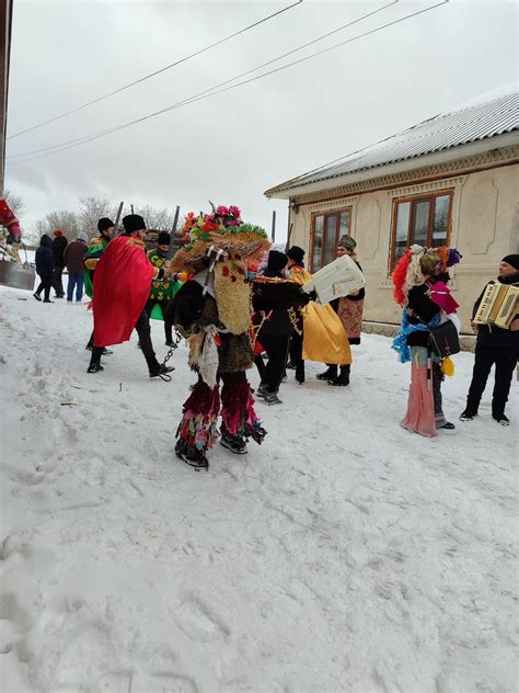 Foto Video Ajunul Anului Nou Pe Stil Vechi S Rb Torit N Satele Din