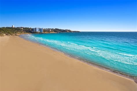 Playa Platja Llarga Salou En Tarragona Foto Premium