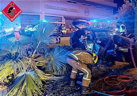 Tres J Venes Resultan Heridos Tras Chocar Su Veh Culo Contra La Rotonda