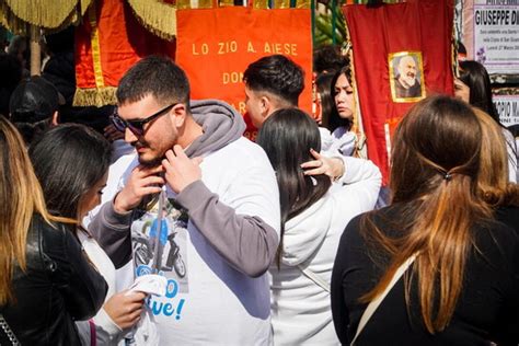 Fotogallery Diciottenne Ucciso A Napoli Ai Funerali Palloncini