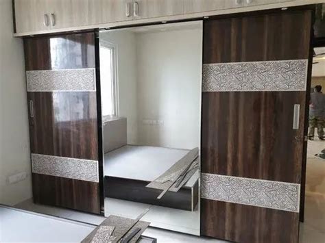 Laminate Plywood Wooden Sliding Wardrobe At Rs Square Feet In