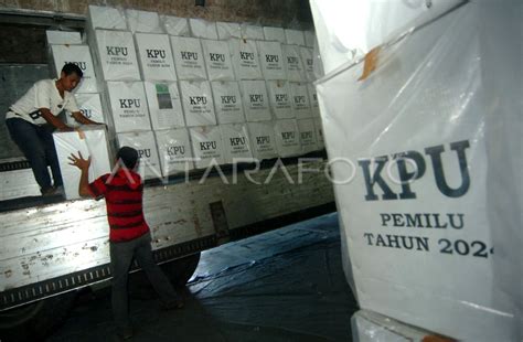 Distribusi Logistik Pemilu Di Kabupaten Tegal Antara Foto