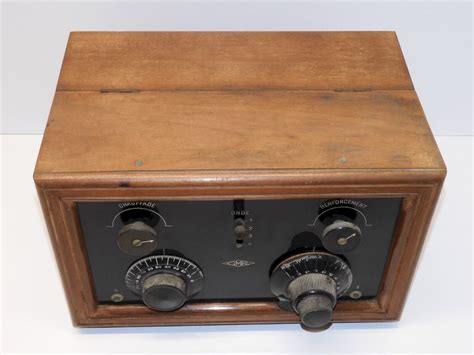 Ancien Poste Radio Tsf Marque Gmr Caisse Bois Poste Lampes Boutons