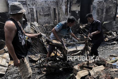 Kemenag Beri Bantuan Alat Sholat Dan Mushola Keliling Untuk Korban