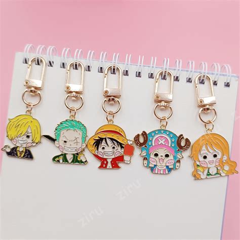 Anime One Piece Keychain Alloy Cartoon Pendant Key Chain Luffy Roronoa