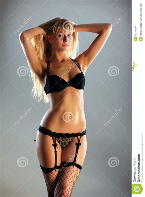 Jeune Femme Sexy Dans La Lingerie Noire Photo Stock Image Du Personne