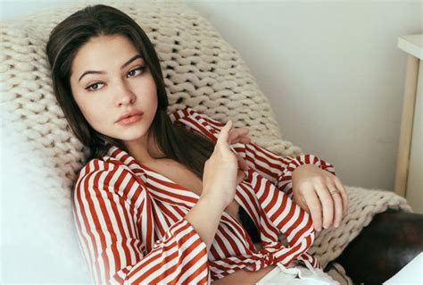 Brunette Madelyn Cline Atrizes Dylan Riverdale