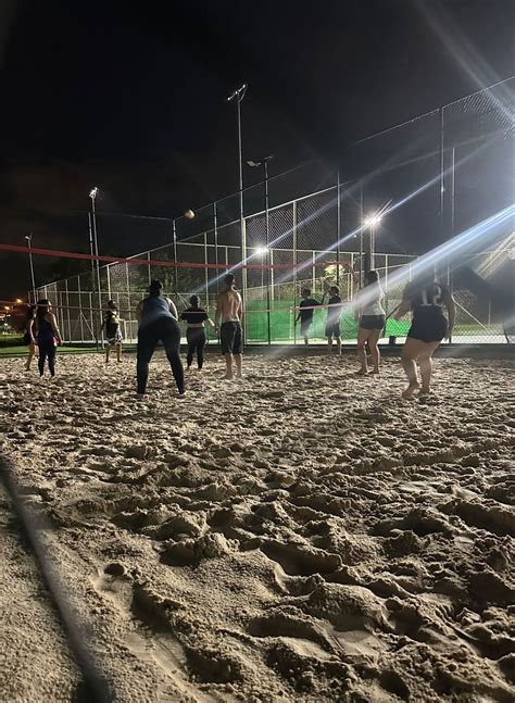 Falta de iluminação na quadra de areia do CLT atrapalha moradores