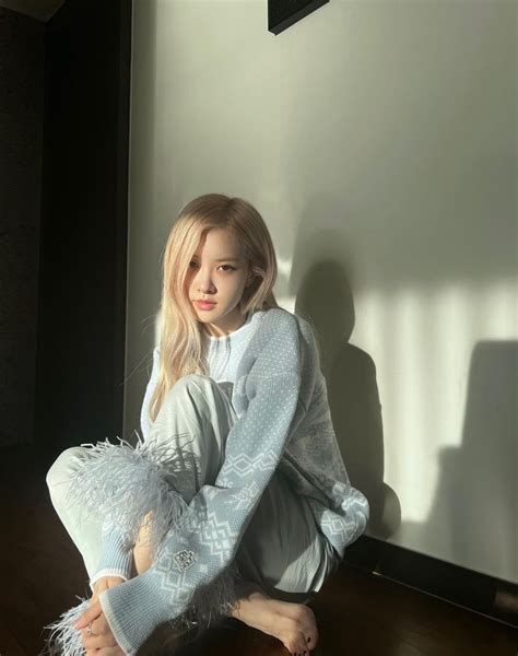 BLACKPINK s Rosé Spills Her Secrets On Taking The Perfect Instagram