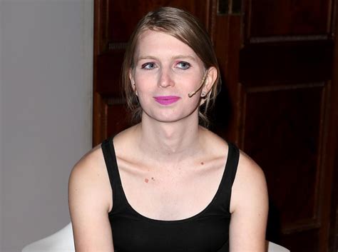 Grimes Dating Infamous Leaker Chelsea Manning