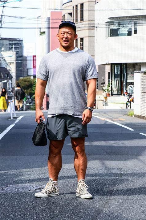 筋肉質男性のファッションコーデマッチョに似合う服を紹介 Mr Babe Media Magazin