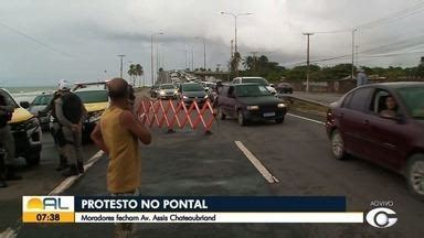 Bom Dia Alagoas Moradores Do Pontal Bloqueiam A Avenida Assis