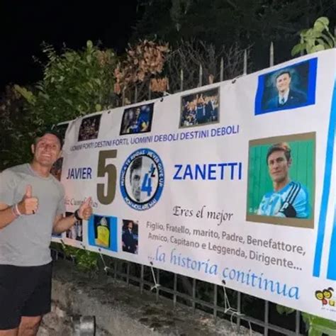 Javier Zanetti Festeggia I Anni Striscione Di Auguri Dellinter Club