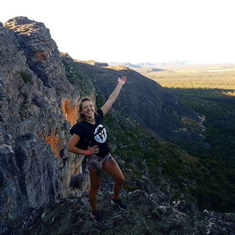 Woman takes up naked hiking as part of her Yes Year after breaking up with her fiancé FunFeed