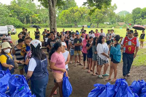 Bdo Volunteers Aid Mayon Evacuees Journalnews