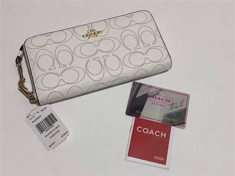 【未使用】 1円スタート Coach コーチ 長財布 ホワイト 新品未使用 C4715の落札情報詳細 ヤフオク落札価格検索 オークフリー