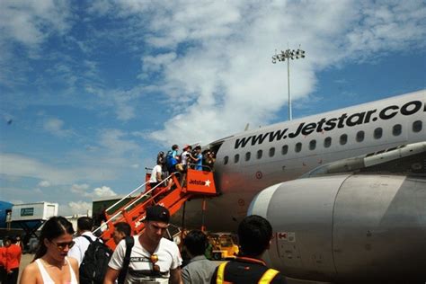 Mẫu Áo Thun Hãng Bay Jetstar Phong Cách Mới Lạ Cho Hành Trình