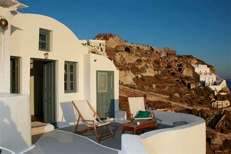 Santorini Cave Airbnb Has Seaside Views And A Private Plunge Pool