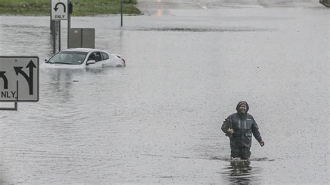 Declaran Zona De Desastre En 13 Condados De Texas Por Inundaciones