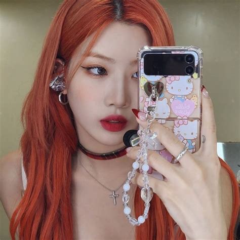 Loona Kim Lip Debut Cross Necklace Idol Lips Fandoms Insta