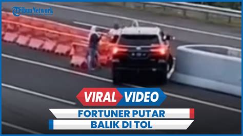 Viral Emak Emak Bawa Fortuner Putar Balik Buka Pembatas Jalan Di Tol