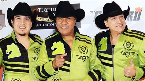 Lupe Esparza explicó por qué su grupo Bronco no asistirá a #LosXVdeRubí - Univision