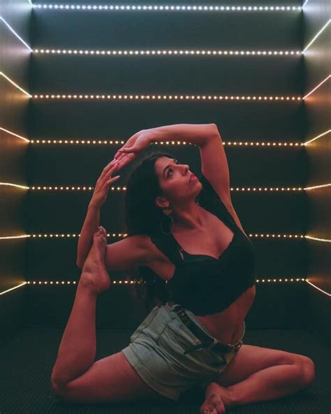 Loves Dick Jasmine Sherni Feet Porn Pic